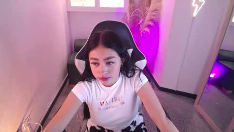 vallolett__ online show from February 2026 07:35:01 PM