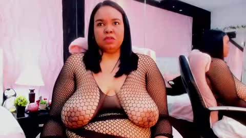 Snapshot of valrery_roussex chatting on February 2025 10:39:02 PM Valery online show from February 2025 10:39:02 PM