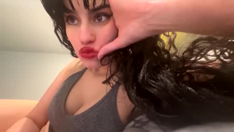 Snapshot of vampgatita chatting on December 2024 01:24:02 AM vampgatita online show from December 2024 01:24:02 AM