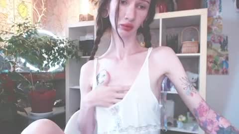 Snapshot of vampire_valentine chatting on August 2026 10:19:02 PM Mollyy Valentine online show from August 2026 10:19:02 PM