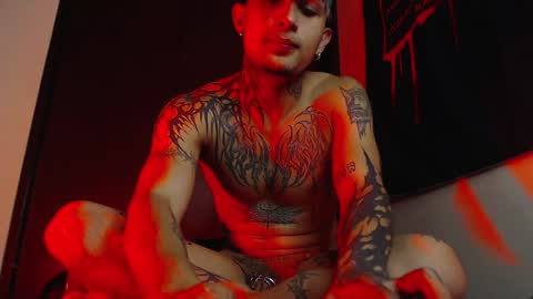 Snapshot of vampiredavyd chatting on January 2025 04:02:01 AM david guzman i model independenthelp me with a thumbs up online show from January 2025 04:02:01 AM