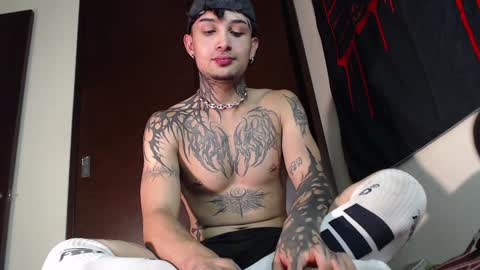 Snapshot of vampiredavyd chatting on January 2025 06:19:02 AM david guzman i model independenthelp me with a thumbs up online show from January 2025 06:19:02 AM