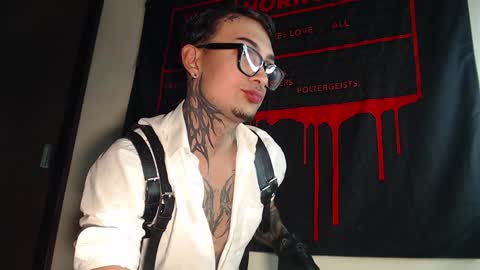 Snapshot of vampiredavyd chatting on January 2025 04:36:01 AM david guzman i model independenthelp me with a thumbs up online show from January 2025 04:36:01 AM