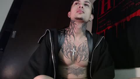 Snapshot of vampiredavyd chatting on February 2025 03:08:02 AM david guzman i model independenthelp me with a thumbs up online show from February 2025 03:08:02 AM