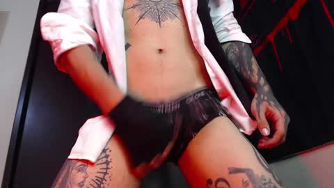 Snapshot of vampiredavyd chatting on February 2025 11:47:01 PM david guzman i model independenthelp me with a thumbs up online show from February 2025 11:47:01 PM