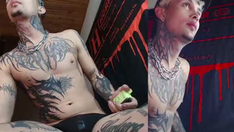 Snapshot of vampiredavyd chatting on February 2025 04:44:02 AM david guzman i model independenthelp me with a thumbs up online show from February 2025 04:44:02 AM