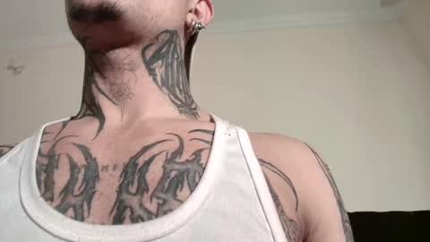 Snapshot of vampiredavyd chatting on March 2025 12:59:01 AM david guzman i model independenthelp me with a thumbs up online show from March 2025 12:59:01 AM