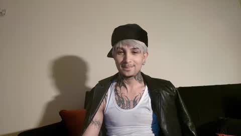 Snapshot of vampiredavyd chatting on March 2025 05:21:02 AM david guzman i model independenthelp me with a thumbs up online show from March 2025 05:21:02 AM