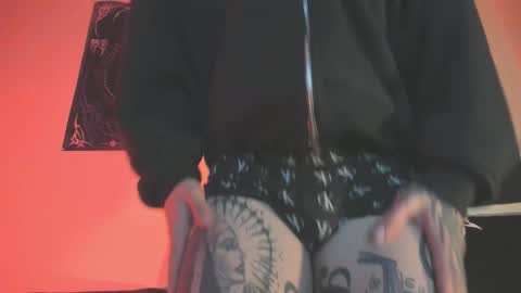 Snapshot of vampiredavyd chatting on September 2025 01:05:02 AM david guzman i model independenthelp me with a thumbs up online show from September 2025 01:05:02 AM