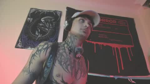 Snapshot of vampiredavyd chatting on September 2025 02:44:01 AM david guzman i model independenthelp me with a thumbs up online show from September 2025 02:44:01 AM