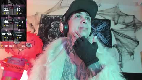 Snapshot of vampiredavyd chatting on October 2025 03:06:01 AM david guzman i model independenthelp me with a thumbs up online show from October 2025 03:06:01 AM