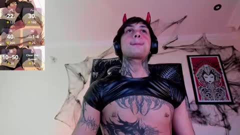 Snapshot of vampiredavyd chatting on October 2025 02:56:01 AM david guzman i model independenthelp me with a thumbs up online show from October 2025 02:56:01 AM