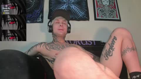 Snapshot of vampiredavyd chatting on November 2025 01:55:01 AM david guzman i model independenthelp me with a thumbs up online show from November 2025 01:55:01 AM