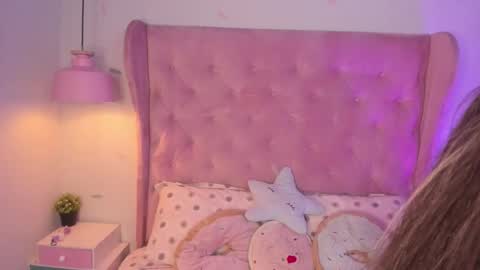 Snapshot of vanelope_evans_ chatting on December 2025 01:06:01 PM vanelope_evans_ online show from December 2025 01:06:01 PM