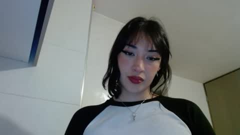 Snapshot of vanesaafoxx chatting on December 2025 05:37:01 AM Vans online show from December 2025 05:37:01 AM