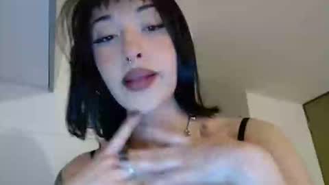 Snapshot of vanesaafoxx chatting on February 2026 06:07:01 AM Vans online show from February 2026 06:07:01 AM