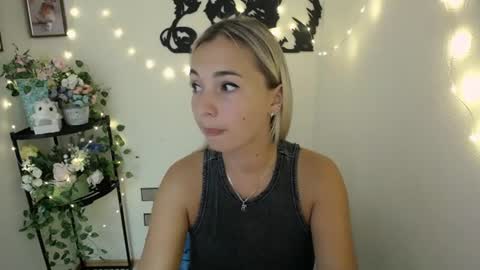 Snapshot of vanessa_joy_ chatting on June 2026 07:42:01 AM Vanessa online show from June 2026 07:42:01 AM