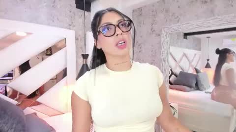 Snapshot of vanessa_rain_ chatting on July 2026 07:19:02 PM Vanessa online show from July 2026 07:19:02 PM