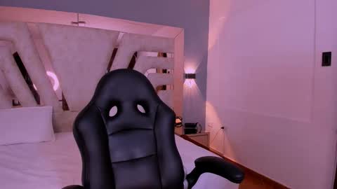 vanessaduval online show from December 2025 03:23:01 AM