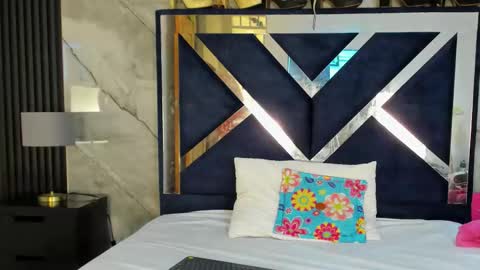 Vanessa Hard online show from January 2026 08:03:01 PM