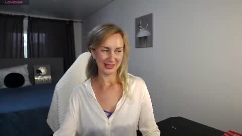 Vanessa  online show from July 2026 01:40:01 PM