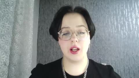 vanessashadow online show from December 2025 02:00:02 PM