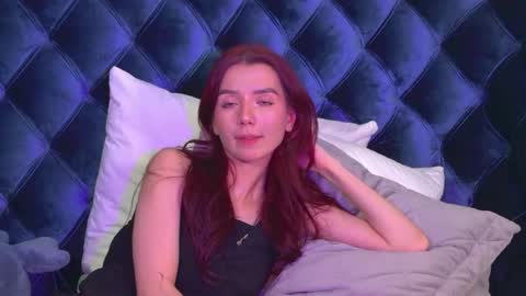 Snapshot of vanessavienne chatting on May 2026 02:18:02 AM VanessaVienne online show from May 2026 02:18:02 AM