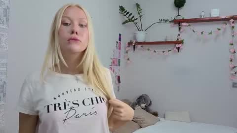 Snapshot of vanillaecho chatting on October 2025 02:29:02 PM Megan online show from October 2025 02:29:02 PM