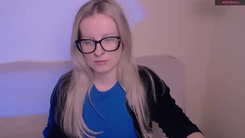 Mia online show from November 2025 12:28:02 PM