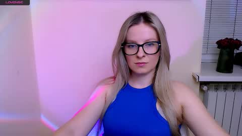 Snapshot of vanillaex_ chatting on February 2026 08:20:01 AM Mia online show from February 2026 08:20:01 AM