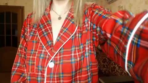 Snapshot of vanillamuffin chatting on January 2025 06:24:02 AM VanillaMuffin online show from January 2025 06:24:02 AM