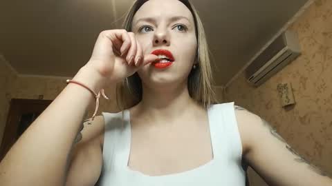 Snapshot of vanillamuffin chatting on February 2025 02:13:02 PM VanillaMuffin online show from February 2025 02:13:02 PM