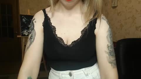 Snapshot of vanillamuffin chatting on March 2025 10:02:02 AM VanillaMuffin online show from March 2025 10:02:02 AM