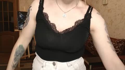 Snapshot of vanillamuffin chatting on March 2025 10:37:01 AM VanillaMuffin online show from March 2025 10:37:01 AM