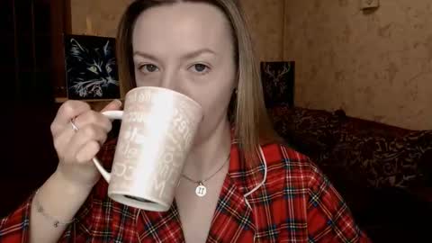 Snapshot of vanillamuffin chatting on March 2025 06:43:01 AM VanillaMuffin online show from March 2025 06:43:01 AM