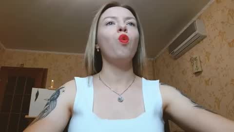 Snapshot of vanillamuffin chatting on September 2025 11:54:02 AM VanillaMuffin online show from September 2025 11:54:02 AM