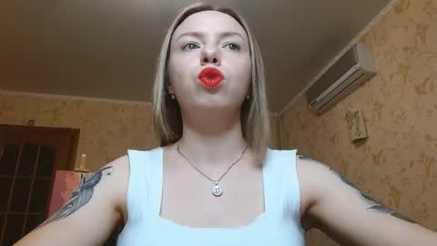 Snapshot of vanillamuffin chatting on November 2025 01:33:02 PM VanillaMuffin online show from November 2025 01:33:02 PM