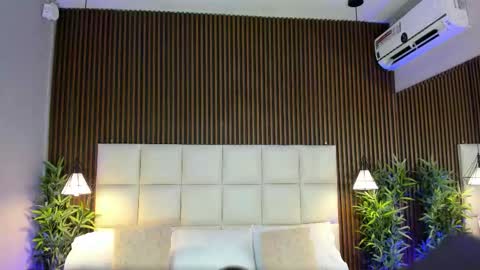 Snapshot of vannecamiel chatting on November 2025 11:35:01 AM V A N N E S A online show from November 2025 11:35:01 AM