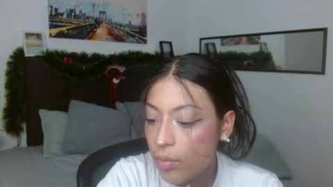 Snapshot of vannesweet_ chatting on December 2025 08:39:02 PM vane online show from December 2025 08:39:02 PM