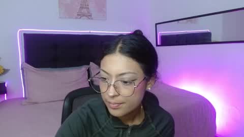 Snapshot of vannesweet_ chatting on February 2026 06:48:01 PM vane online show from February 2026 06:48:01 PM