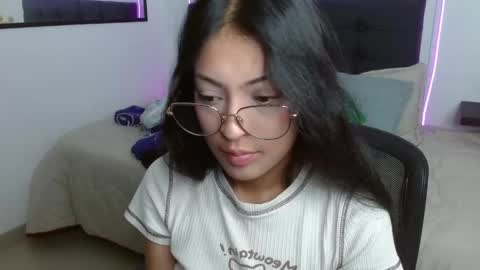 Snapshot of vannesweet_ chatting on April 2026 07:50:02 PM vane online show from April 2026 07:50:02 PM