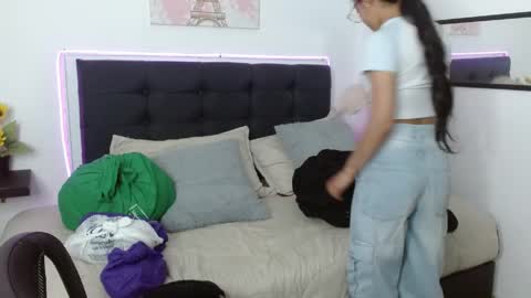 Snapshot of vannesweet_ chatting on May 2026 08:25:01 PM vane online show from May 2026 08:25:01 PM