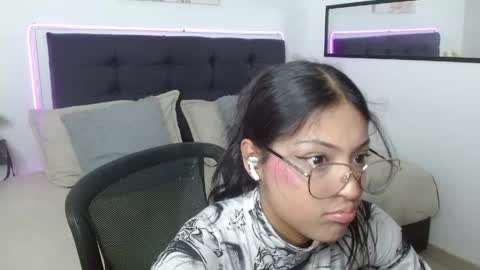 Snapshot of vannesweet_ chatting on May 2026 08:15:01 PM vane online show from May 2026 08:15:01 PM
