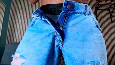 Snapshot of vans_ross chatting on February 2026 07:19:02 PM Vans Ross online show from February 2026 07:19:02 PM