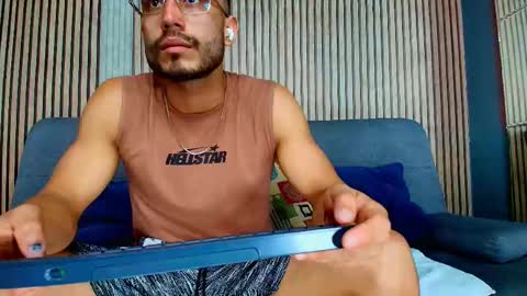 Snapshot of vans_ross chatting on February 2026 07:18:01 PM Vans Ross online show from February 2026 07:18:01 PM