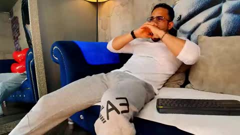 Snapshot of vans_ross chatting on February 2026 07:32:02 PM Vans Ross online show from February 2026 07:32:02 PM