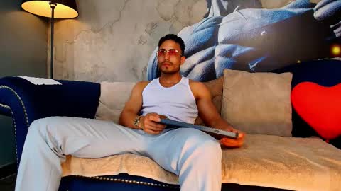 Snapshot of vans_ross chatting on February 2026 07:11:01 PM Vans Ross online show from February 2026 07:11:01 PM