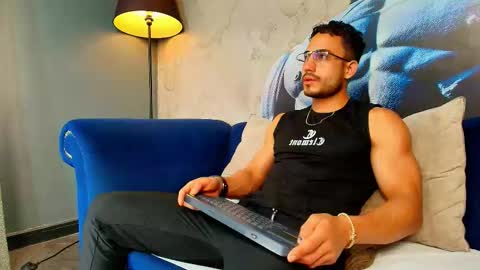 Snapshot of vans_ross chatting on February 2026 07:34:02 PM Vans Ross online show from February 2026 07:34:02 PM