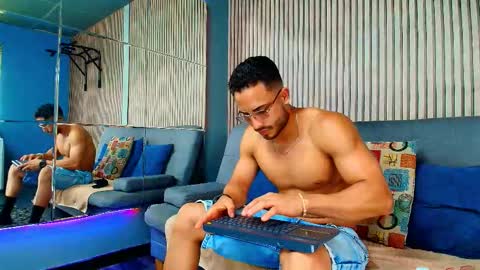 Snapshot of vans_ross chatting on February 2026 07:26:02 PM Vans Ross online show from February 2026 07:26:02 PM