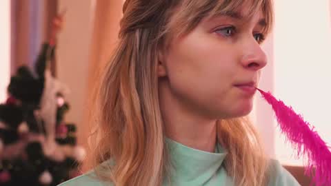 Snapshot of variety_moments chatting on December 2024 06:52:01 AM Heeeeey Im Hanna the art of tease online show from December 2024 06:52:01 AM